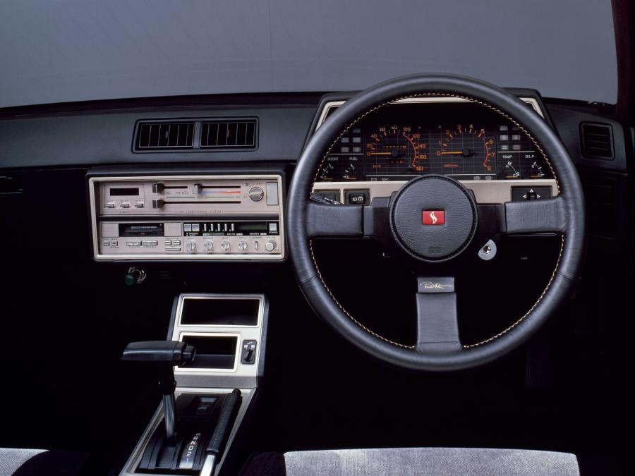 Торпедо Nissan Skyline 2000GT-ES Paul Newman (KHR30JFT) 1983 года  (фото 5 из 8)